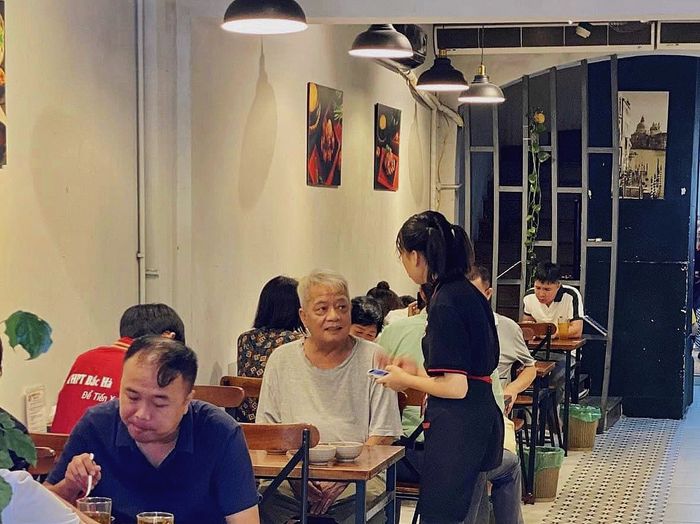 Cơm Đốt Thố Lão Đại bán hơn 900 suất mỗi ngày