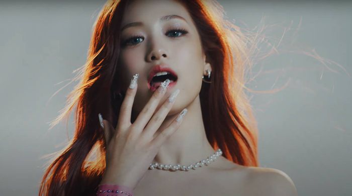 Rami hát ít hơn trong bài hát 'Forever' so với Ahyeon, người được ưu ái nhiều hơn cả về phần hình lẫn phần lời. Ảnh: YG Entertainment.