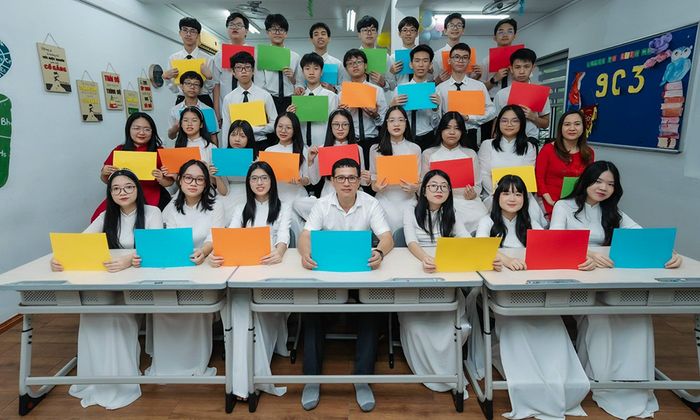Hai lớp tại trường chuyên ở Hà Nội đã đạt tỉ lệ 100% học sinh đỗ.