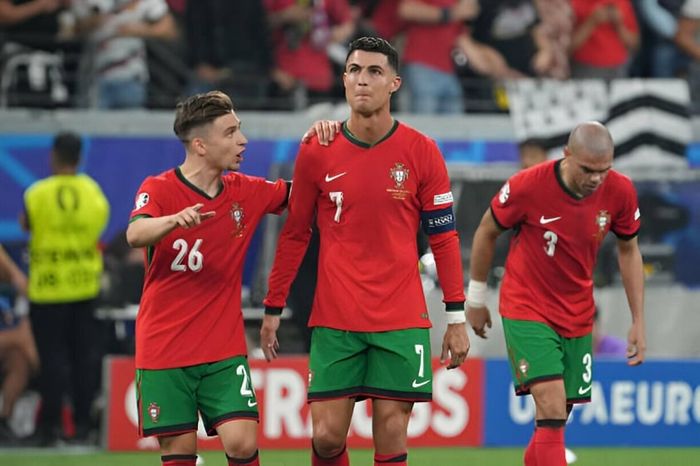Ronaldo và Pepe: Khi tuổi già trở thành gánh nặng 491342