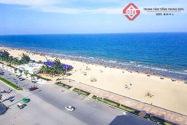 Sầm Sơn beach during tourist season