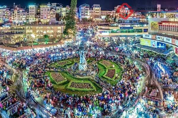 Dalat Night Market when it lights up