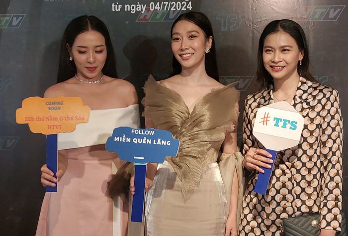 Các nữ diễn viên trẻ xuất hiện trong buổi ra mắt phim - Ảnh: HOÀNG LÊ