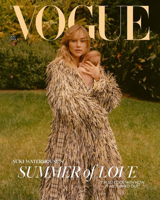 Suki Waterhouse và con gái Robert Pattinson lên bìa tạp chí