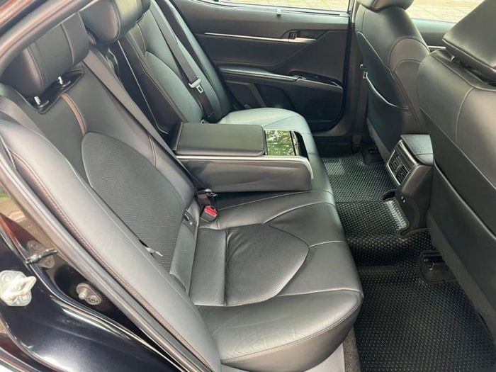 Bạn có biết sau 5 năm lăn bánh, Toyota Camry 2019 'full option' đang được rao bán với giá bao nhiêu trên sàn xe cũ? 492316