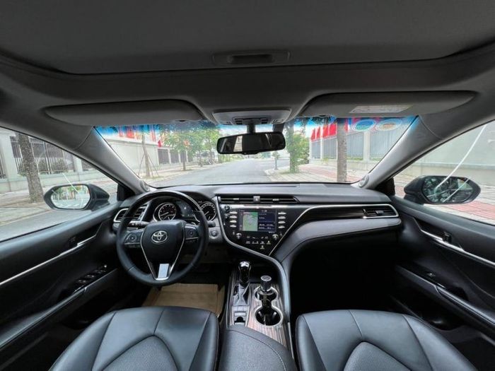 Sau 5 năm sử dụng, giá của Toyota Camry 2019 'full option' trên thị trường xe cũ hiện tại là bao nhiêu? 492315