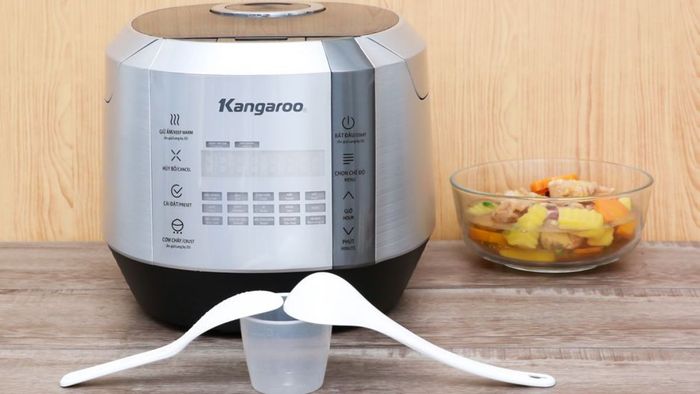 Nồi cơm điện Kangaroo 1.8L phù hợp với gia đình có bao nhiêu người?