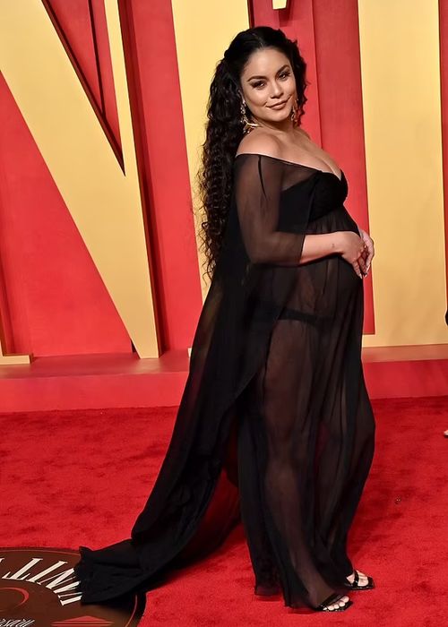 Vanessa Hudgens sinh con đầu lòng