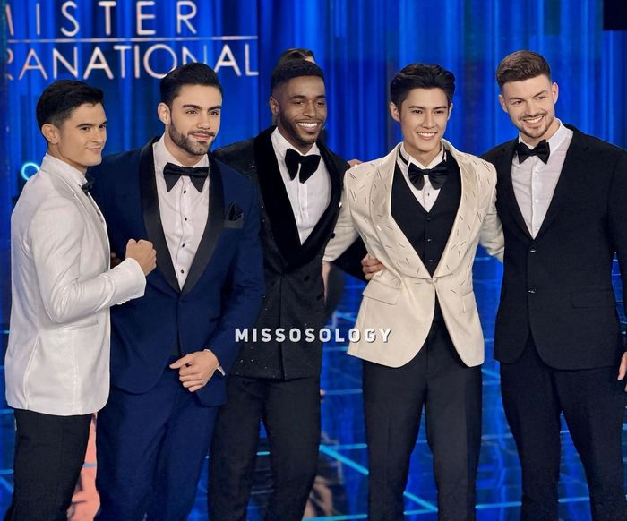 Chàng trai da màu đầu tiên giành vương miện Nam vương Siêu quốc gia