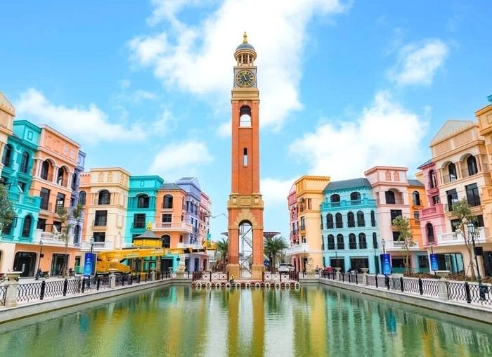 Tháp Đồng Hồ tại phân khu The Venice