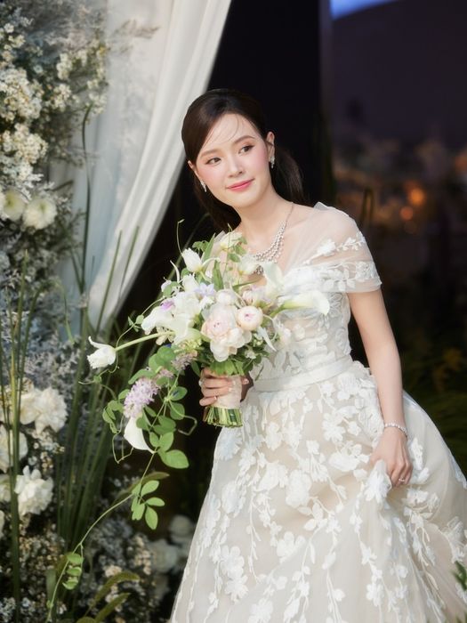 Trong buổi tiệc cưới ngày 29/6, Minh Đạt đã khóc và nhớ lại ngày định mệnh gặp Midu.