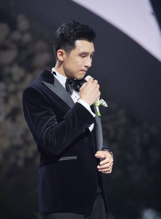 Trong buổi tiệc cưới ngày 29/6, Minh Đạt đã khóc và nhớ lại ngày định mệnh gặp Midu.