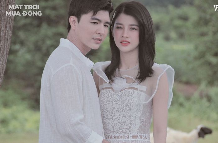 Bức ảnh của Trình Mỹ Duyên (phải) và Steven Nguyễn trong bộ phim Mặt trời mùa đông - Ảnh: ĐPCC