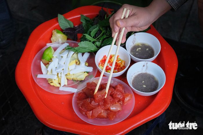 Mắm tôm được sử dụng rộng rãi trong các món ăn truyền thống của người Việt - Ảnh: NAM TRẦN
