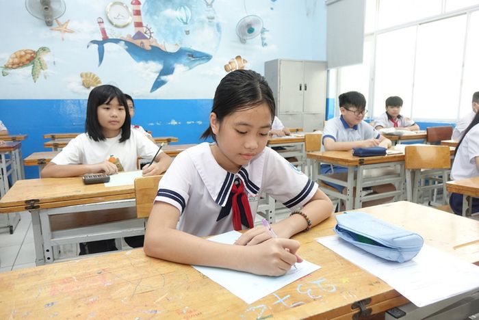 Thí sinh tham gia thi vào lớp 6 của Trường THCS - THPT Trần Đại Nghĩa - Ảnh: NHƯ HÙNG