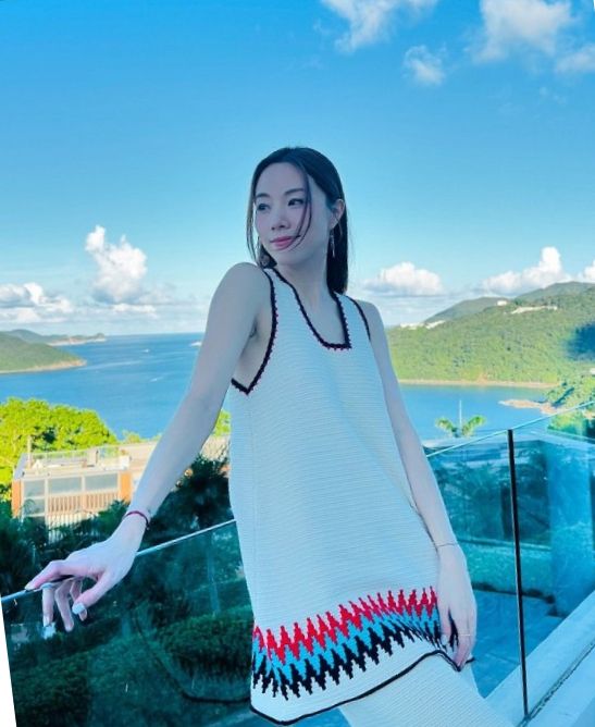 Đặng Lệ Hân giàu có, có tình mới ở tuổi 40