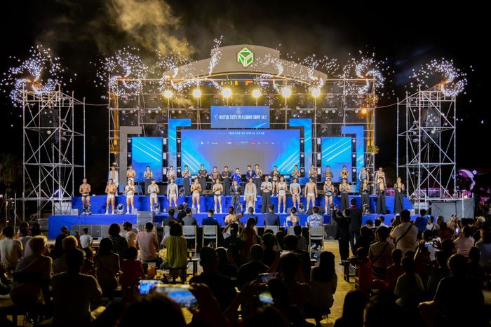 Dàn thí sinh Mister Vietnam biểu diễn tại NovaWorld Phan Thiết