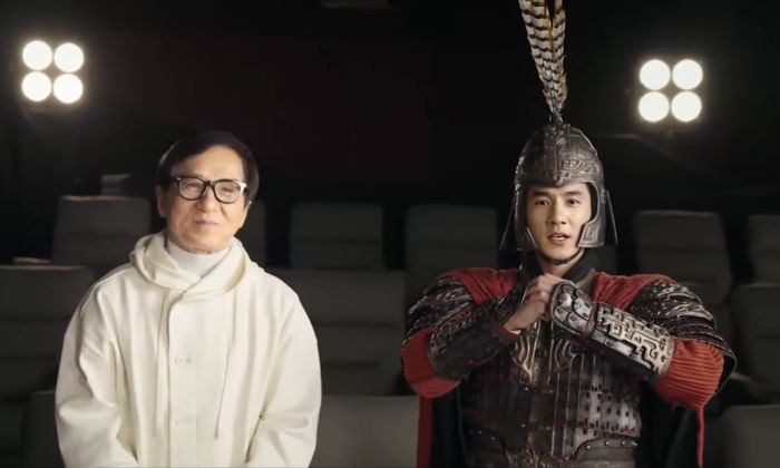 Thành Long bên cạnh hình ảnh trẻ trung của bản thân do AI tạo dựng - Ảnh: Jackie Chan