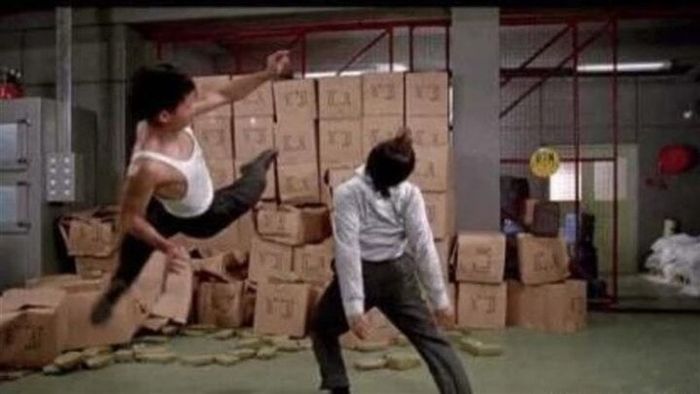 Các diễn viên võ thuật dũng cảm quay cảnh nguy hiểm, thậm chí cả Thành Long và Hồng Kim Bảo cũng 'không dám nghĩ' - 3