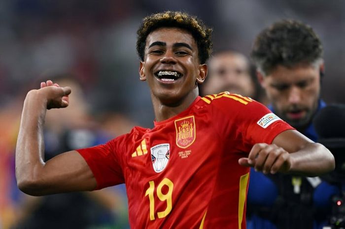 Barcelona sẽ thu về 1 tỷ Euro khi bán Lamine Yamal