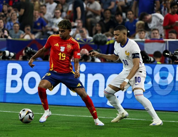 Barcelona sẽ thu về 1 tỷ Euro khi bán Lamine Yamal
