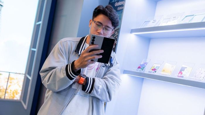 Galaxy Z Fold 6 chính hãng có giá là bao nhiêu?