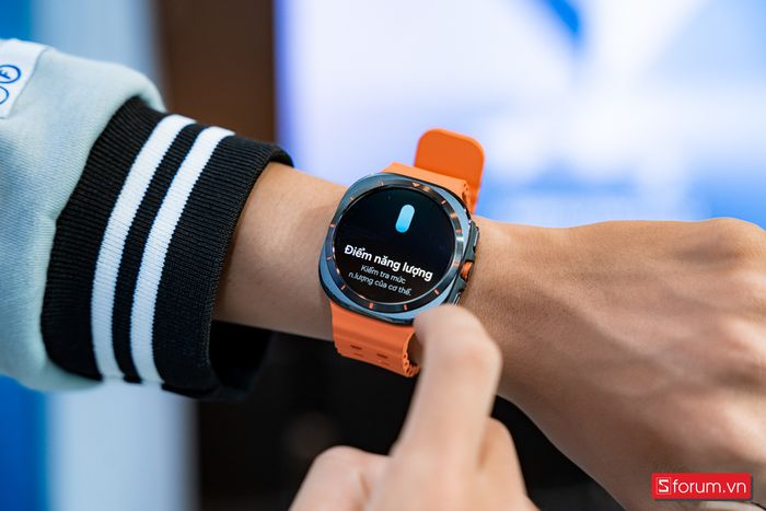 Galaxy Watch Ultra được tích hợp nhiều tính năng theo dõi sức khỏe tiên tiến.