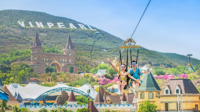 Trải nghiệm zipline tại VinWonders Nha Trang