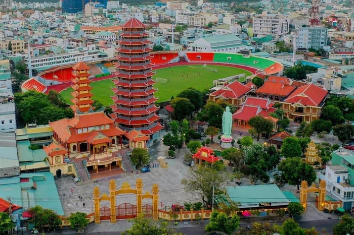 Chùa Long Khánh nhìn từ trên cao