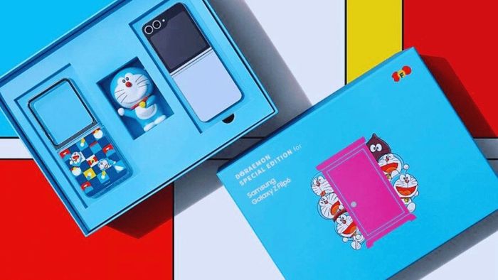 Hộp đựng của Galaxy Z Flip6 phiên bản Doraemon