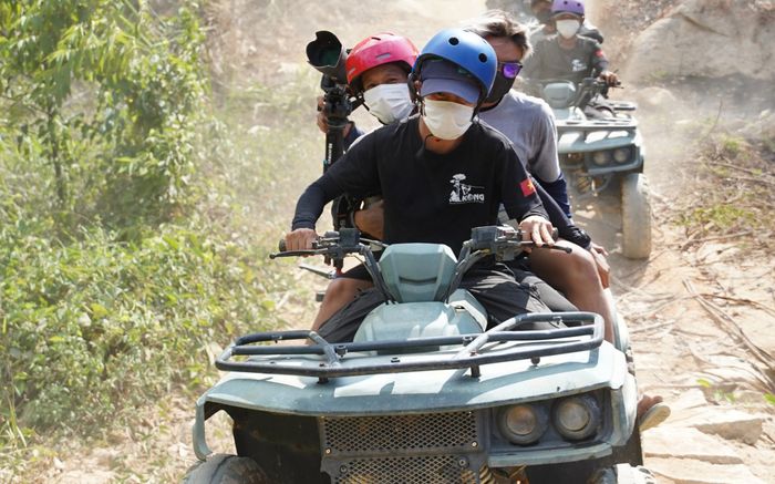 Thử thách lái xe địa hình - Ảnh: BTC