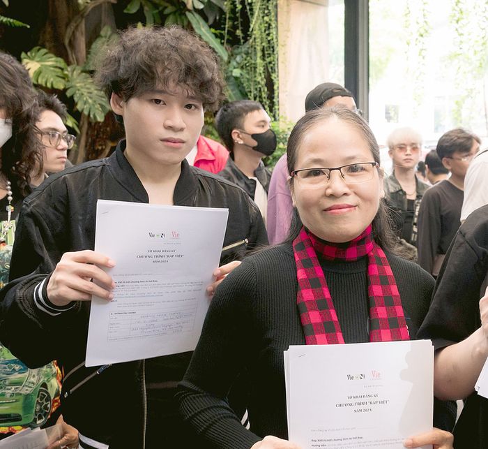Hai mẹ con cùng tham gia casting Rap Việt 2024 - Ảnh: BTC