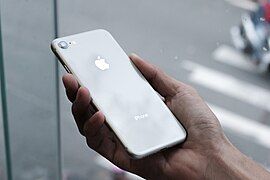 Mặt sau của iPhone 8