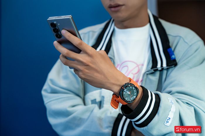 Galaxy Watch Ultra có màn hình sáng lên đến 3,000 nits rất ấn tượng