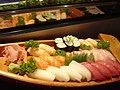 Món sushi hình thuyền