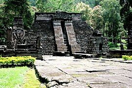 Candi Sukuh ở Java, Indonesia