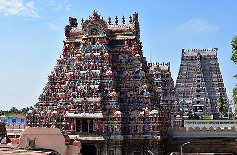 Gopurams của Đền Ranganathaswamy ở Srirangam dành riêng cho Ranganatha, một hình dạng nằm nghiêng của vị thần Hindu Maha Vishnu.