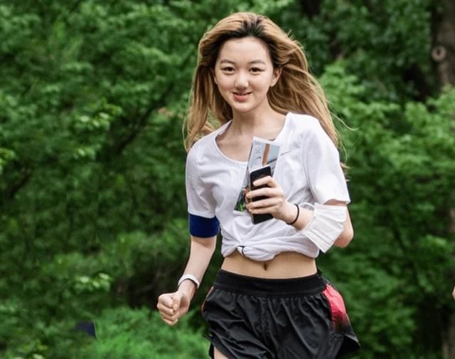 Con gái của Lý Á Bằng và Vương Phi vừa hoàn tất ca phẫu thuật để khắc phục tật sứt môi và hàm ếch.