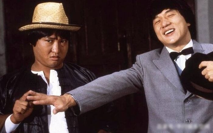 Thành Long và Hồng Kim Bảo có mối quan hệ gắn bó sâu sắc.