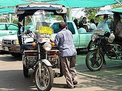 Phương tiện tuk-tuk tại Nakhon Phanom, Thái Lan năm 2010