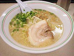 Ramen <b>Hakata</b> với nước dùng từ xương lợn <span>tonkotsu</span>