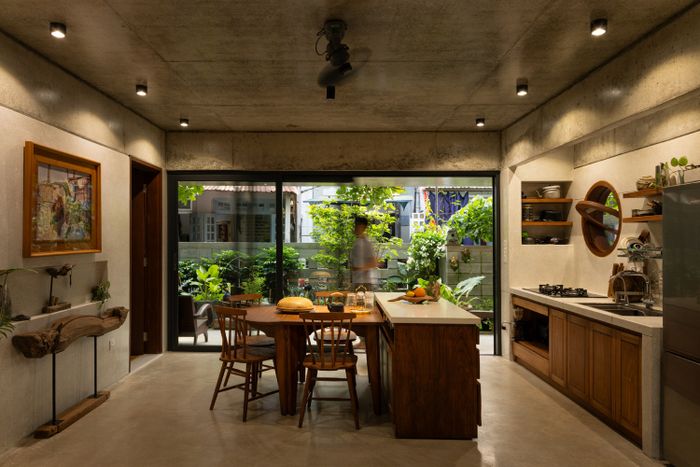 Không gian gia đình kết hợp phòng khách và bếp với đồ nội thất linh hoạt, khuyến khích sự tương tác giữa các thành viên trong gia đình, bạn bè và học sinh.