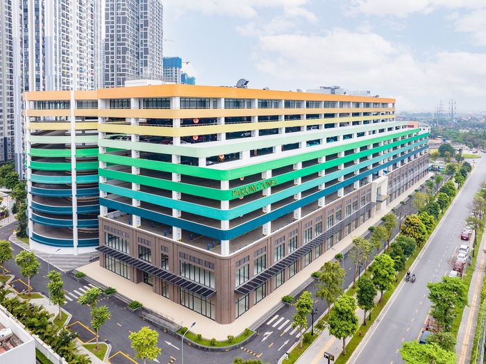 F-Zone có số lượng cửa hàng hạn chế nhưng có thể khai thác ngay, tạo ra cuộc cạnh tranh gay gắt trên thị trường.