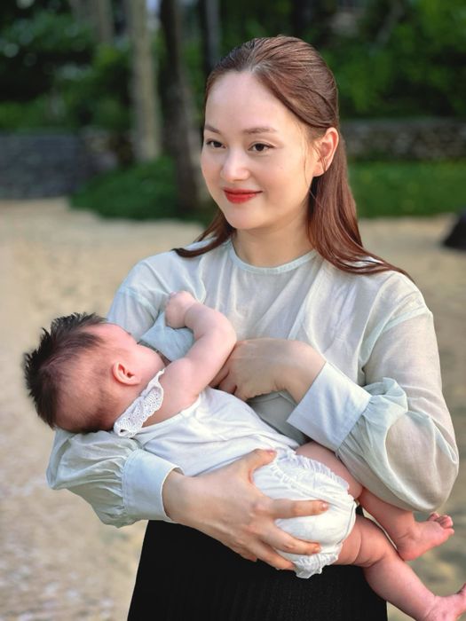 Lan Phương: 'Tôi kiên trì cho con bú sữa mẹ'