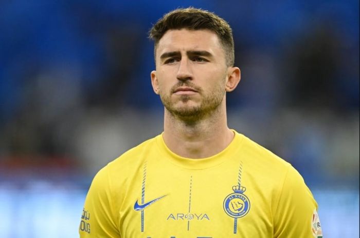 Sau khi bị MU vượt mặt, Real Madrid quyết định điều chỉnh chiến lược chiêu mộ 'cận vệ thép' của Ronaldo