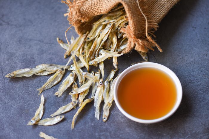 Có nguy cơ lây viêm gan B khi dùng chung chén nước mắm không?