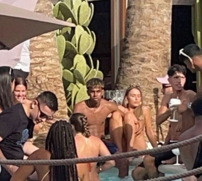 Lamine Yamal theo dõi hot girl và lập tức có bạn gái mới chỉ một ngày sau khi bị 'cắm sừng' - ảnh 6