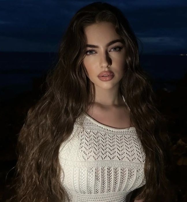 Lamine Yamal theo dõi một hot girl và kết bạn với người lạ chỉ một ngày sau khi bị 'cắm sừng' - hình 3