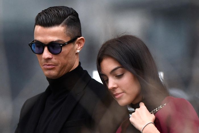 Cristiano Ronaldo đã gọi Georgina Rodriguez là vợ trong video tập luyện tại nhà. Ảnh: Getty Images.