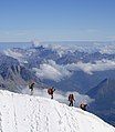 Những người leo núi trên đỉnh Aiguille du Midi.